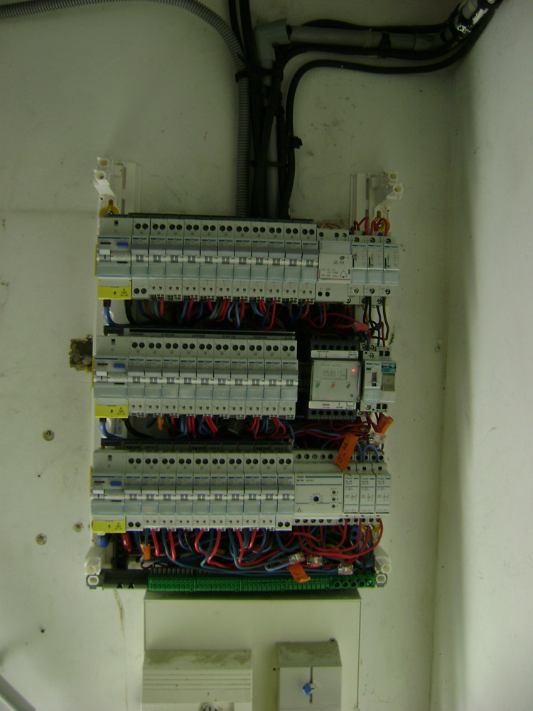 Installation des disjoncteurs et câblage